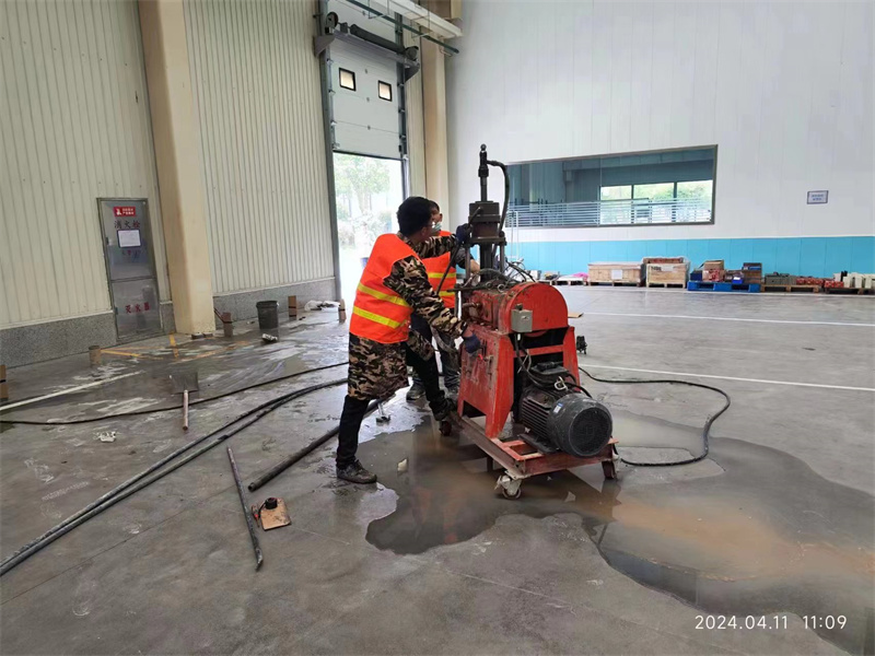 滨湖厂房地面下沉塌陷注浆加固施工